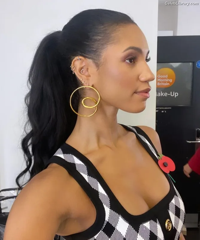 Vick Hope photo 14 of 277