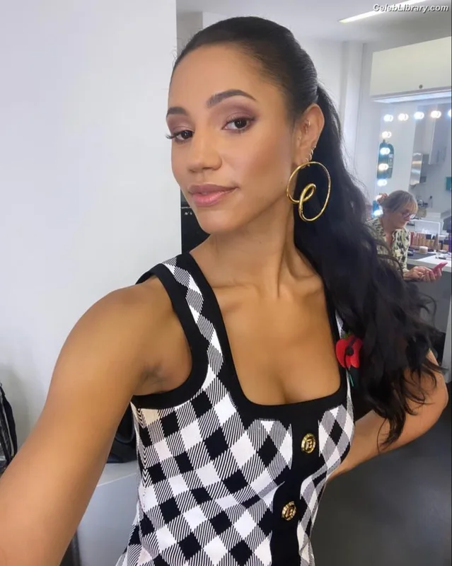 Vick Hope photo 18 of 277
