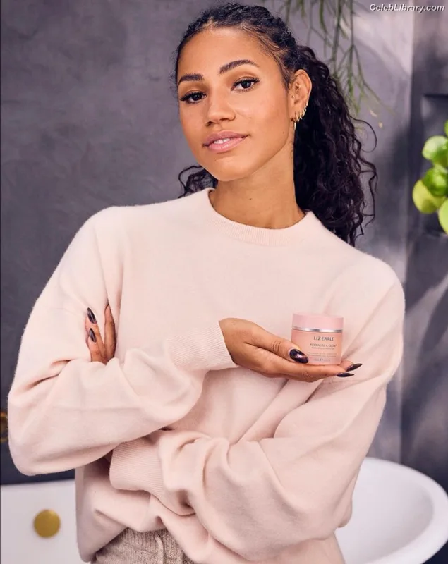 Vick Hope photo 24 of 277