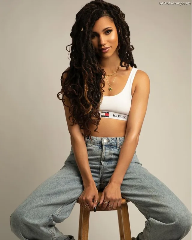 Vick Hope photo 15 of 277