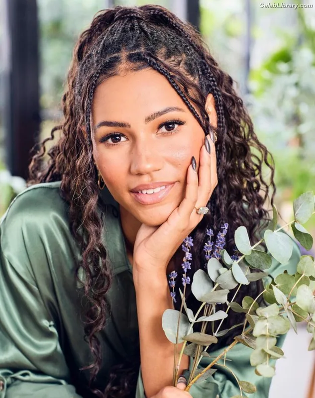 Vick Hope photo 18 of 277
