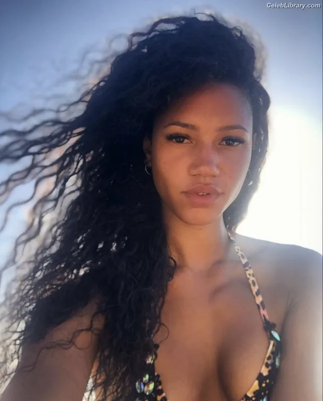 Vick Hope photo 22 of 277