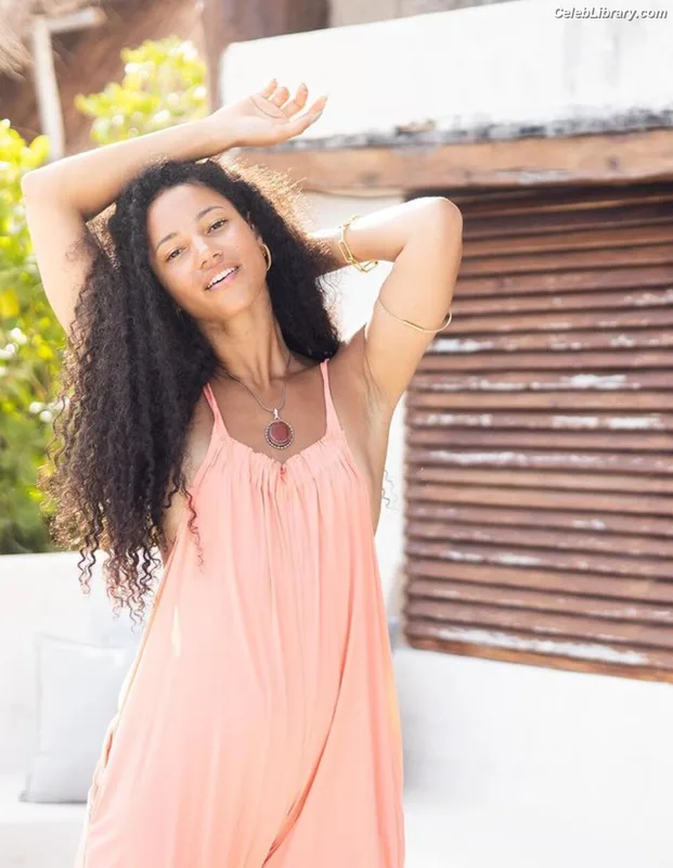 Vick Hope photo 14 of 277