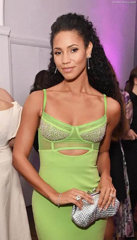 Vick Hope photo 16 of 277