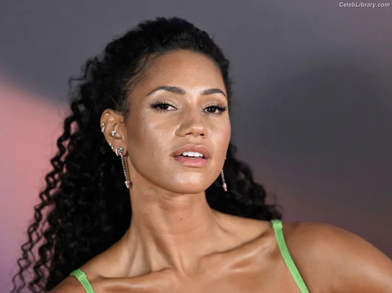 Vick Hope photo 21 of 277