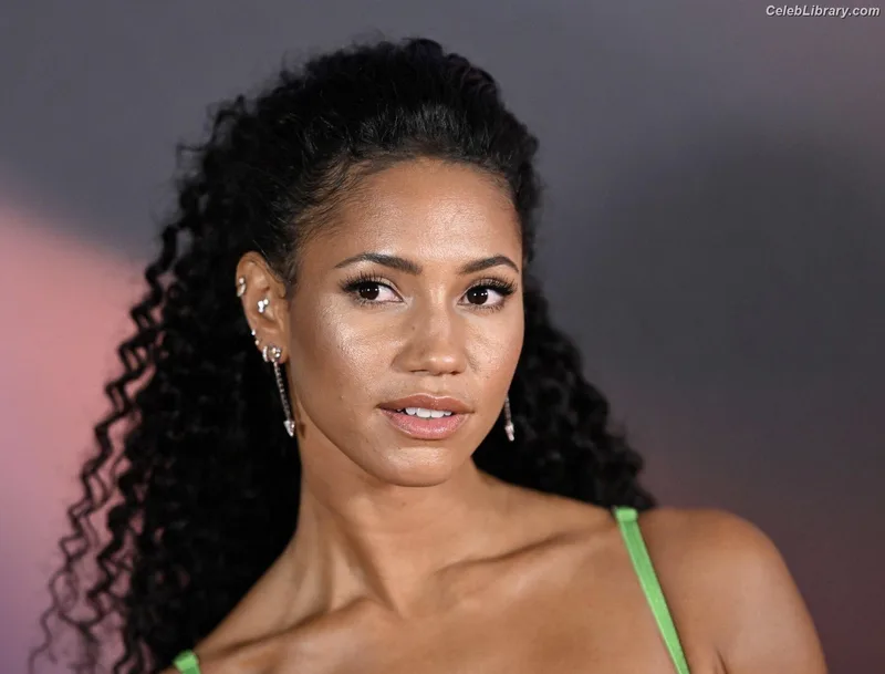Vick Hope photo 22 of 277