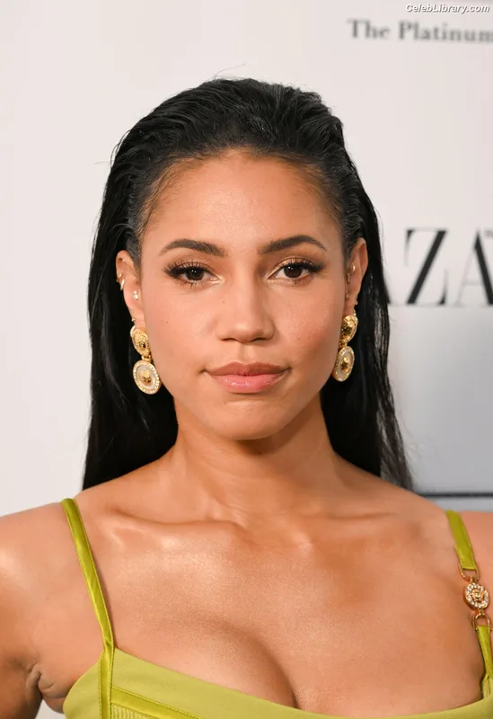 Vick Hope photo 23 of 277