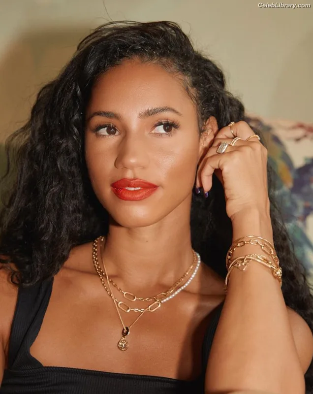 Vick Hope photo 3 of 277