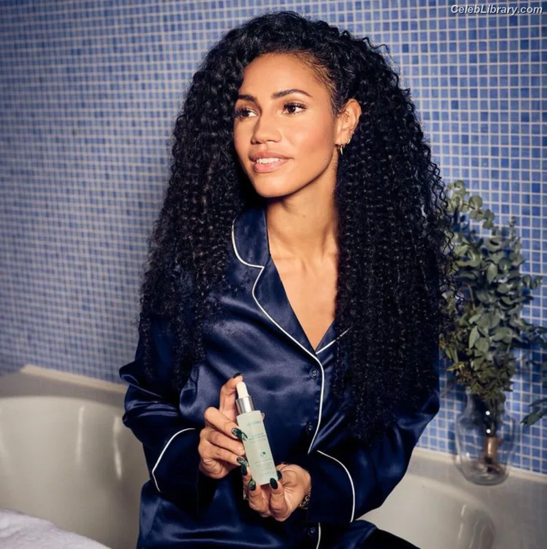 Vick Hope photo 12 of 277