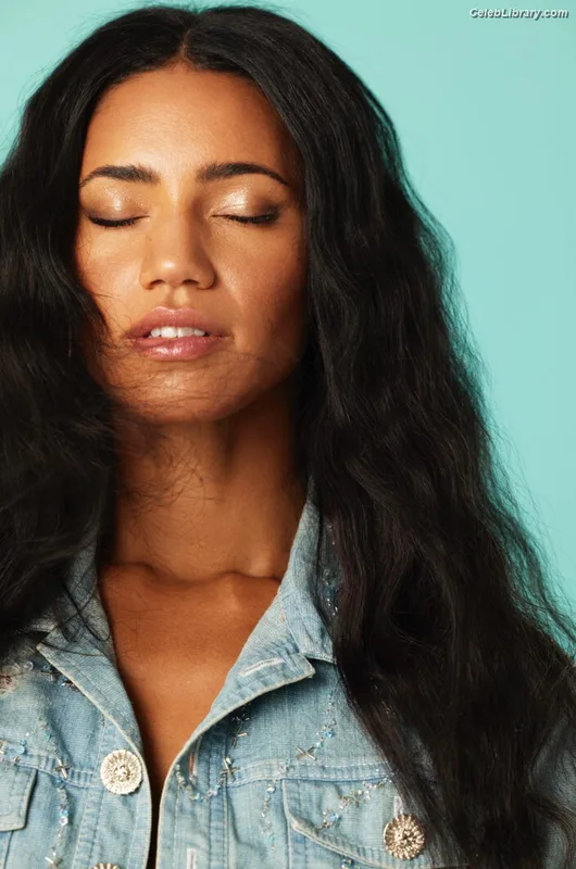 Vick Hope photo 14 of 277
