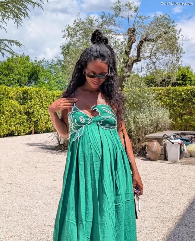 Vick Hope photo 2 of 277