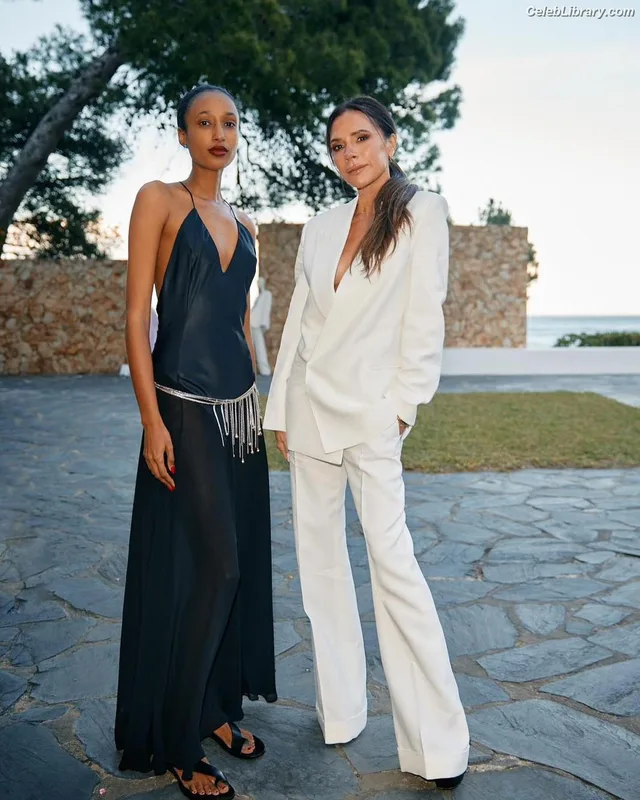 Victoria Beckham photo 21 of 202