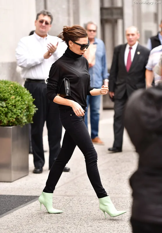 Victoria Beckham photo 19 of 202