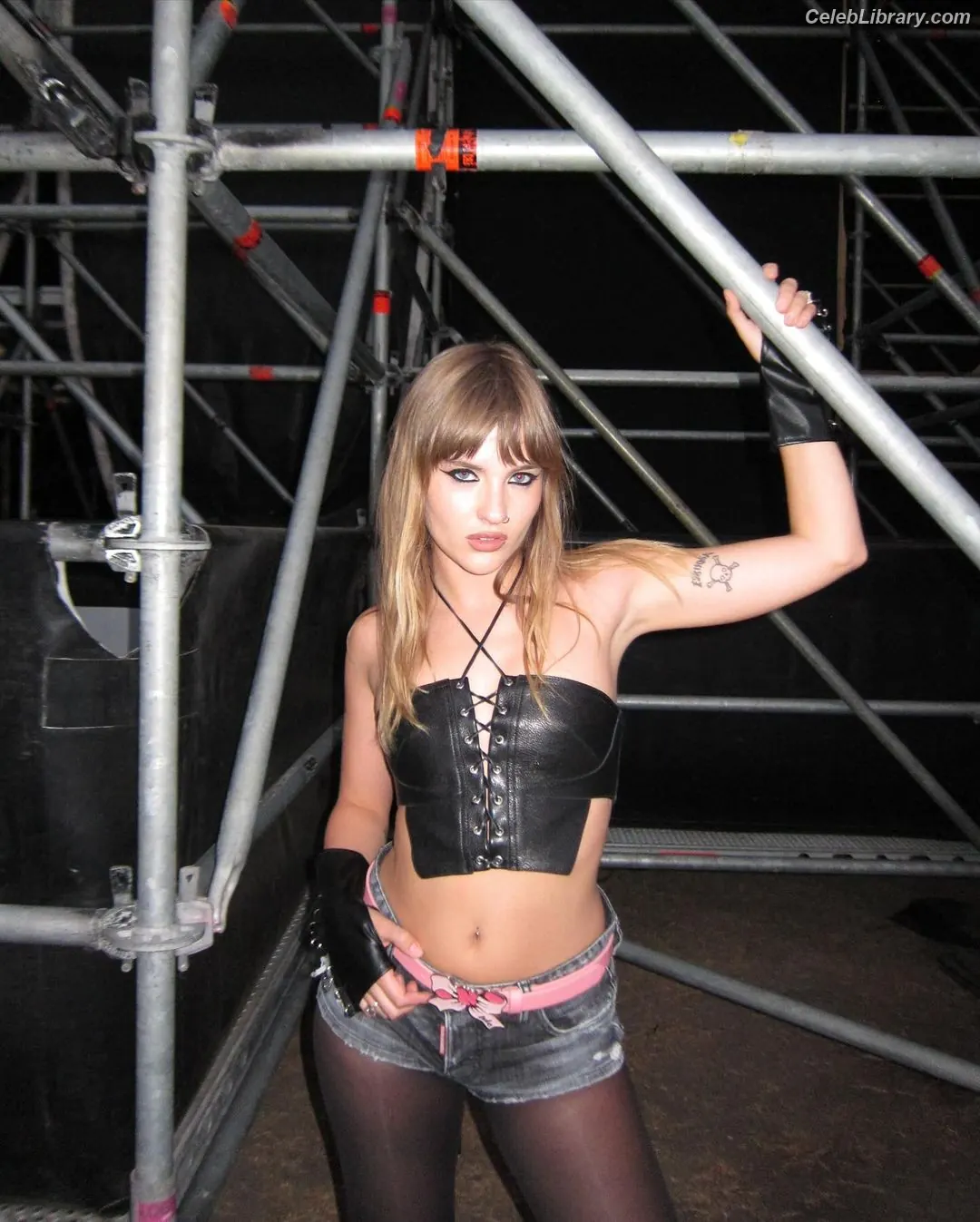 Victoria De Angelis photo 10 of 912