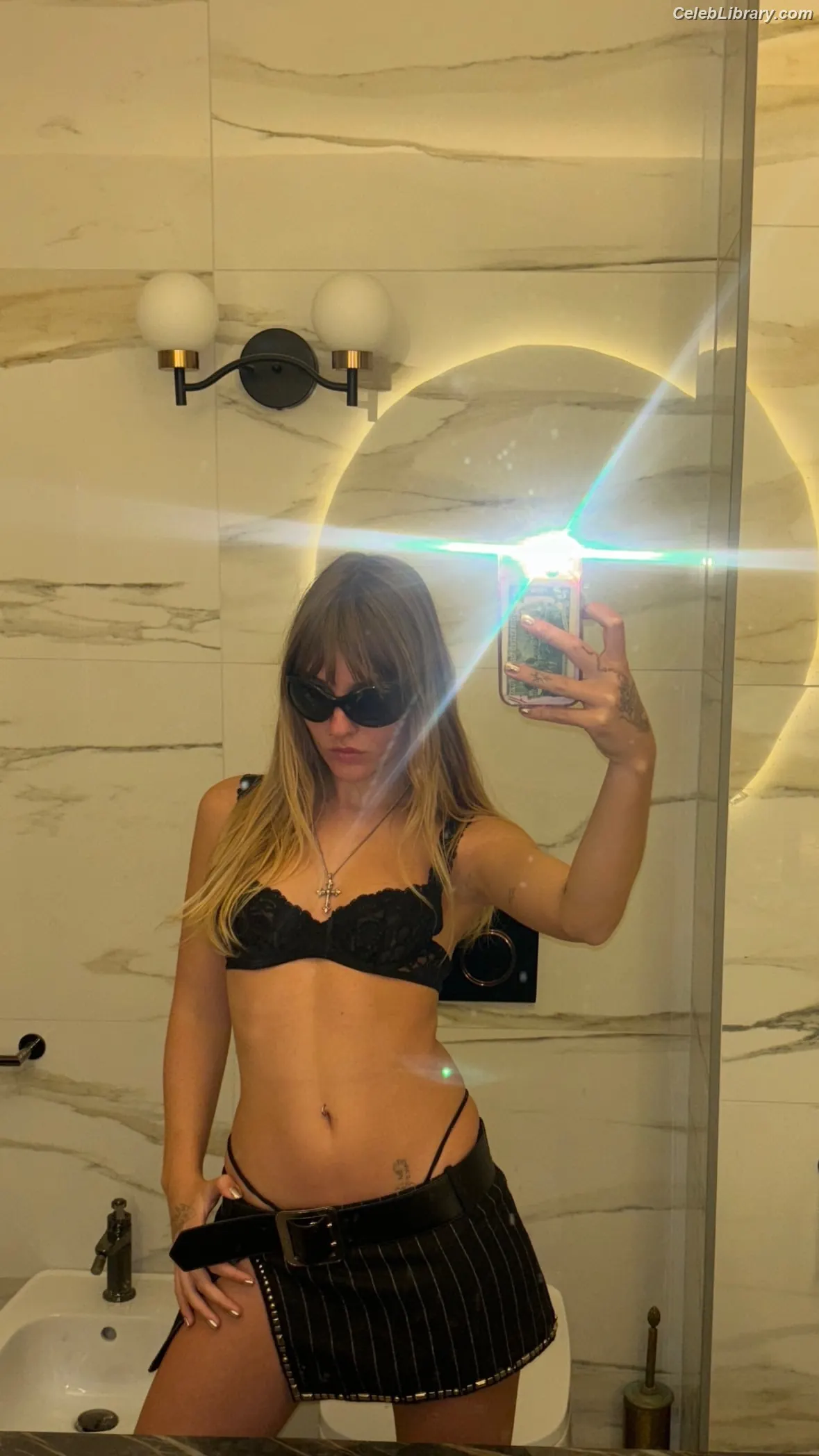 Victoria De Angelis photo 17 of 912