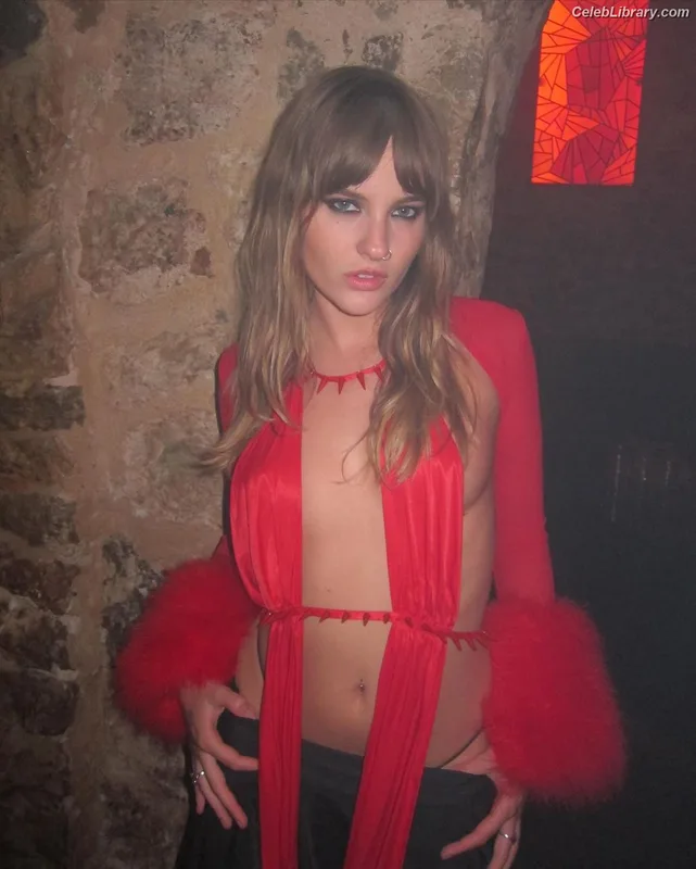Victoria De Angelis photo 5 of 911