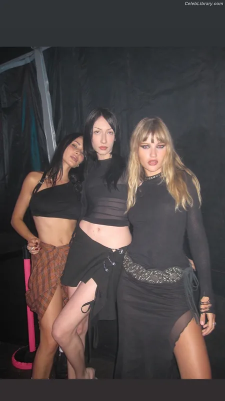 Victoria De Angelis photo 23 of 911