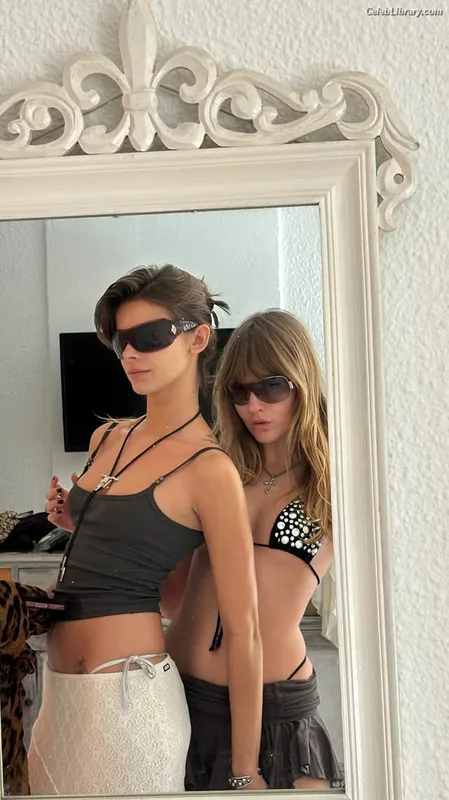 Victoria De Angelis photo 23 of 911