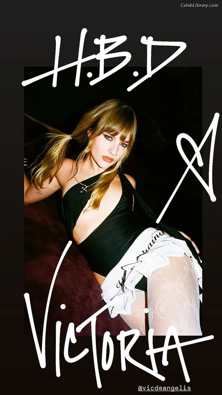Victoria De Angelis photo 16 of 911