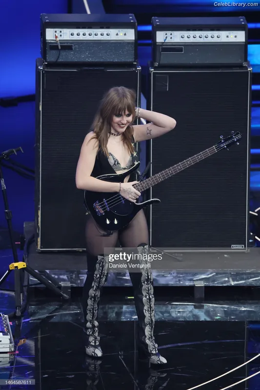 Victoria De Angelis photo 16 of 911
