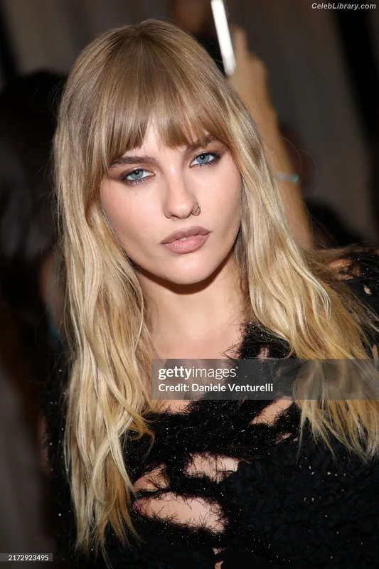 Victoria De Angelis photo 19 of 911