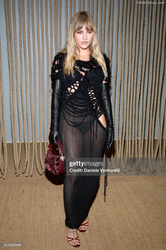 Victoria De Angelis photo 20 of 911