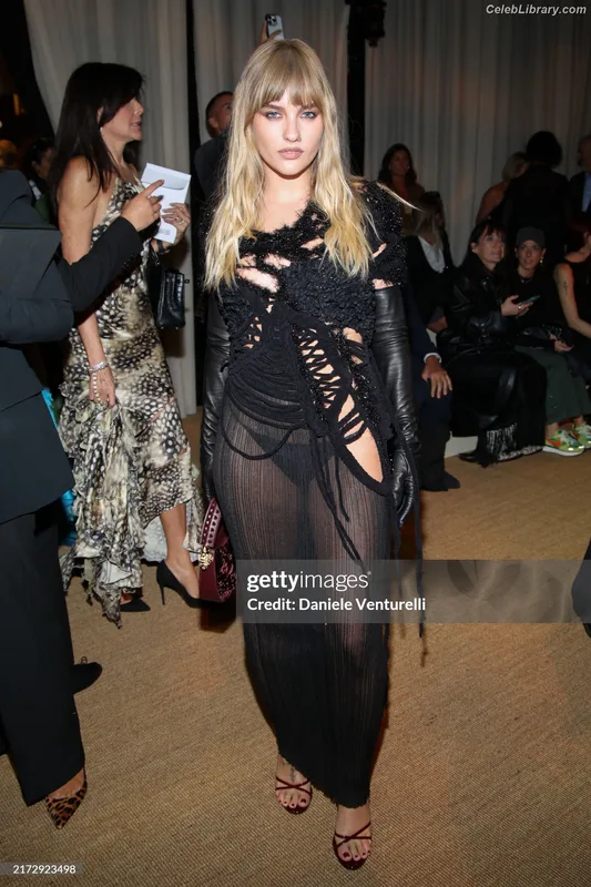 Victoria De Angelis photo 21 of 911