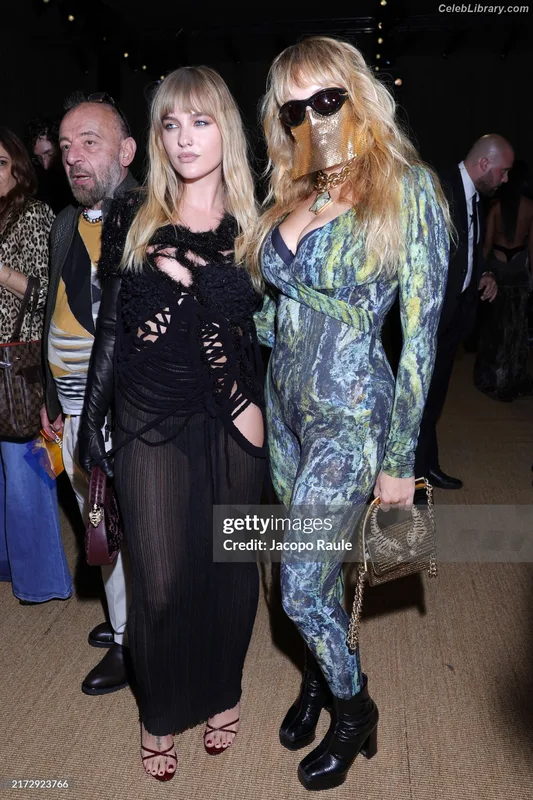 Victoria De Angelis photo 24 of 911