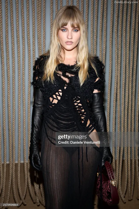 Victoria De Angelis photo 3 of 911