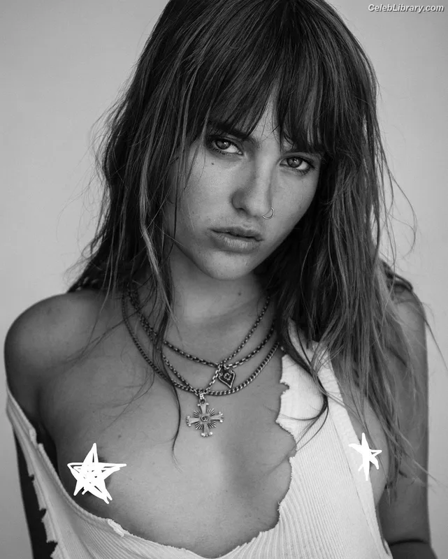 Victoria De Angelis photo 16 of 911
