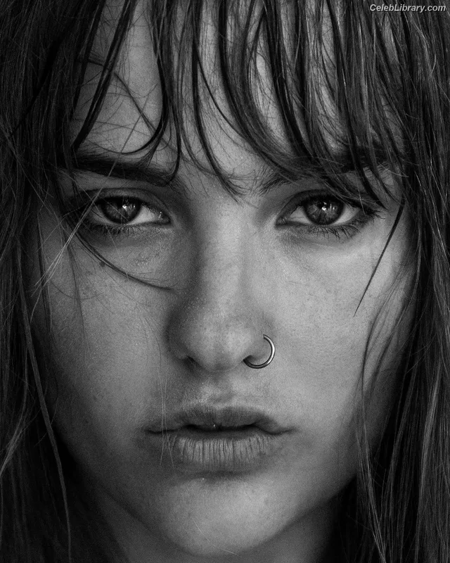 Victoria De Angelis photo 18 of 911