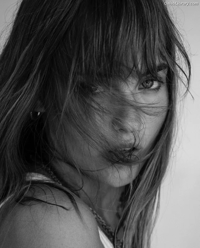 Victoria De Angelis photo 20 of 911