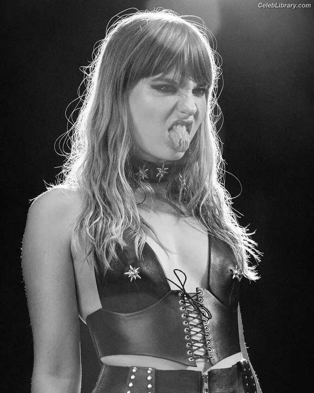 Victoria De Angelis photo 19 of 911