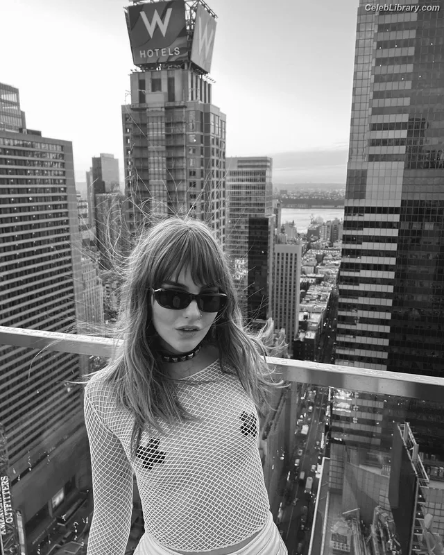 Victoria De Angelis photo 18 of 911