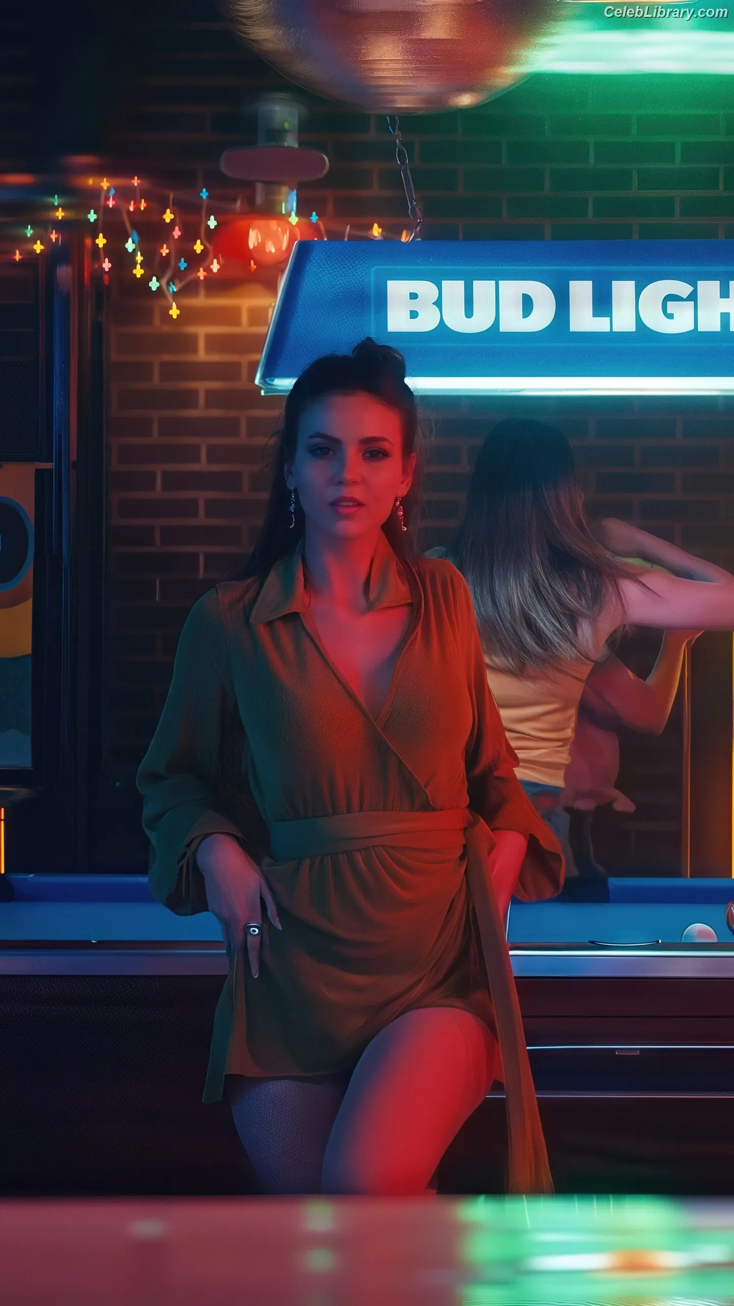 Victoria Justice photo 1 of 3456