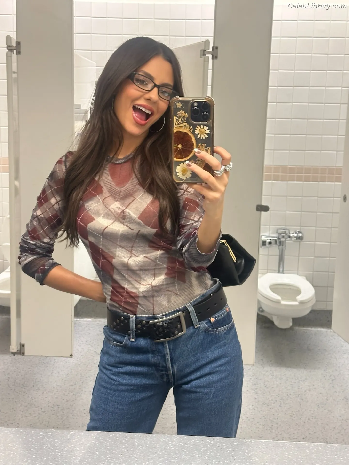 Victoria Justice photo 17 of 3456
