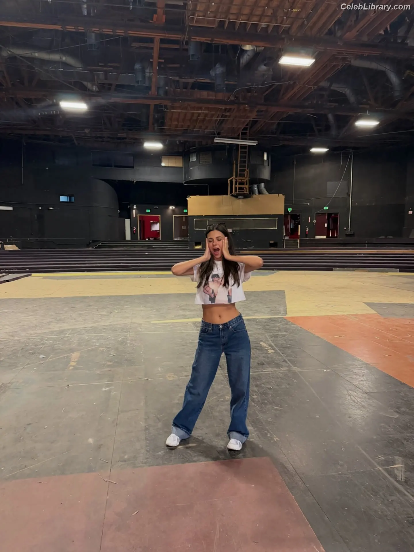 Victoria Justice photo 3 of 3456