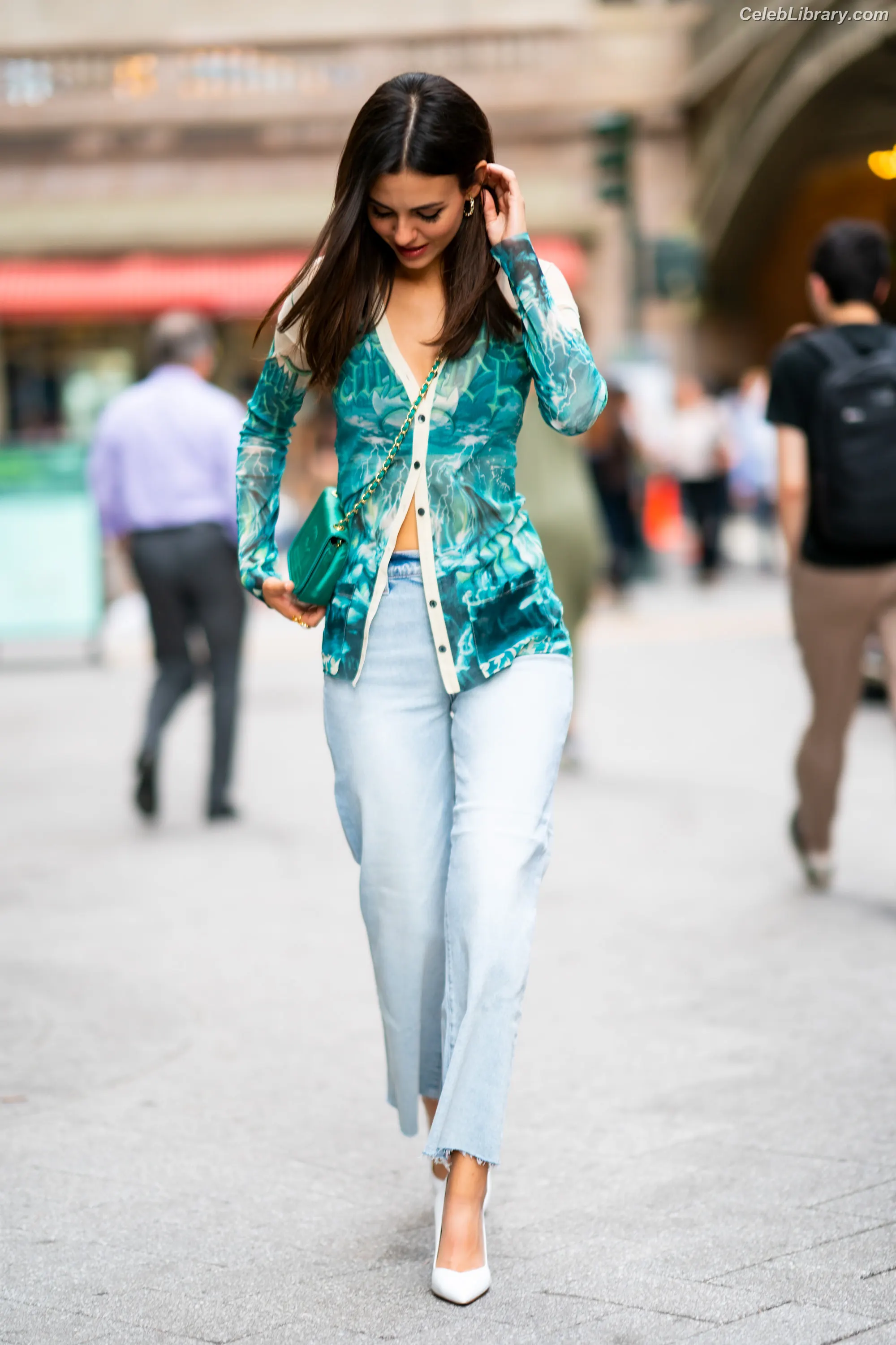 Victoria Justice photo 1 of 3456