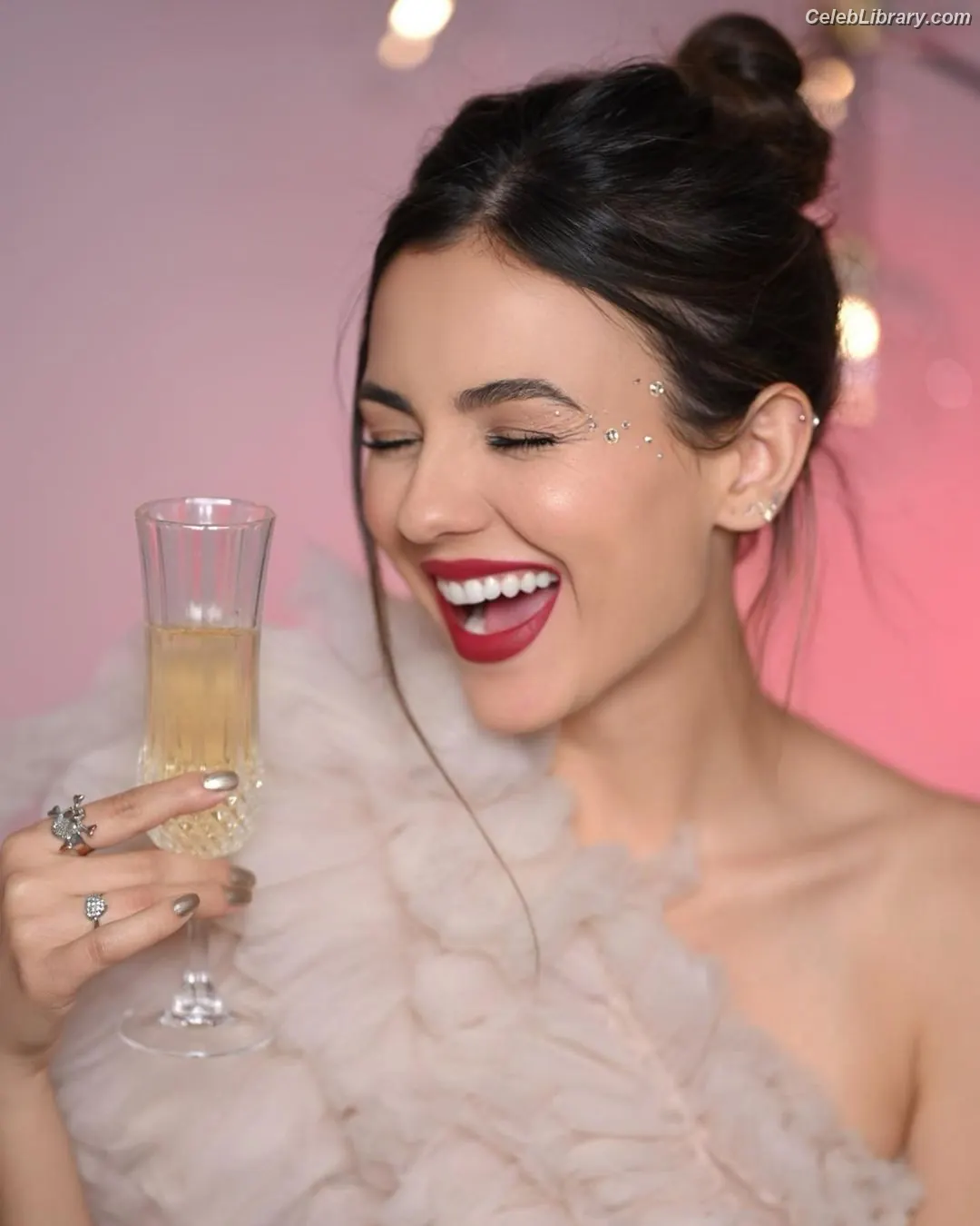 Victoria Justice photo 8 of 3456