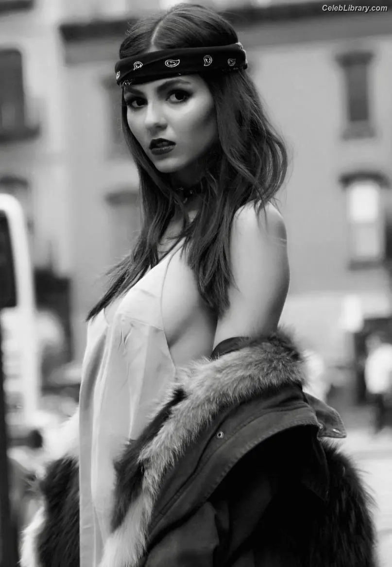 Victoria Justice photo 6 of 3456