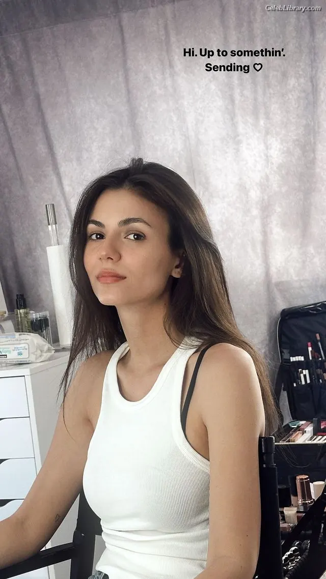 Victoria Justice photo 4 of 3456