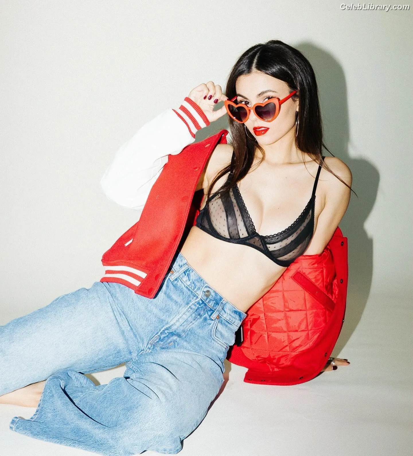 Victoria Justice photo 7 of 3456
