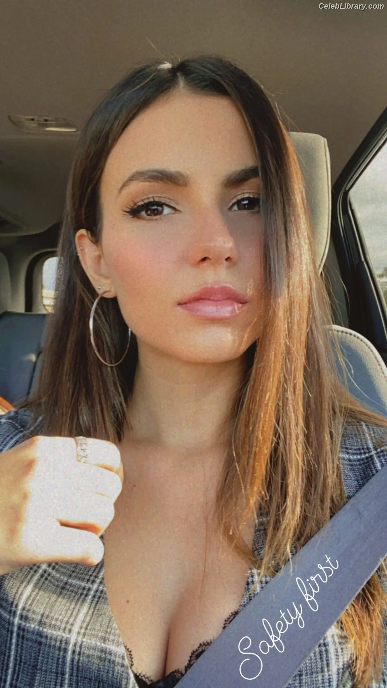 Victoria Justice photo 16 of 3456