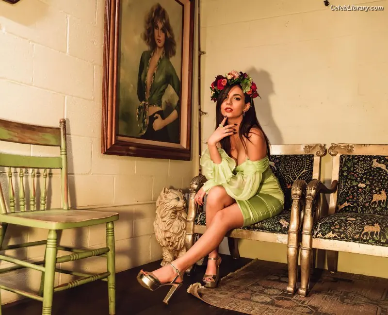Victoria Justice photo 1 of 3456