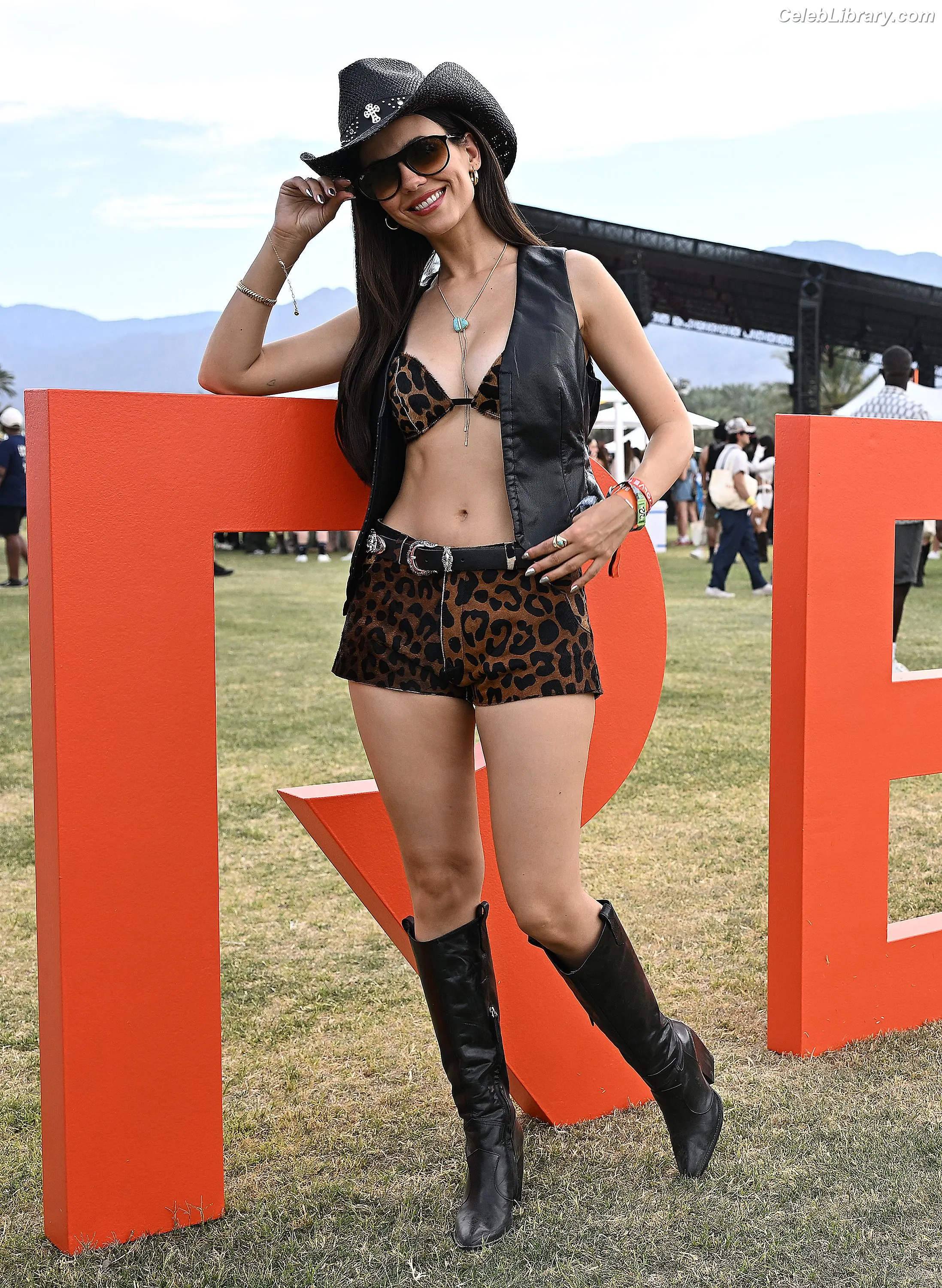 Victoria Justice photo 24 of 3456