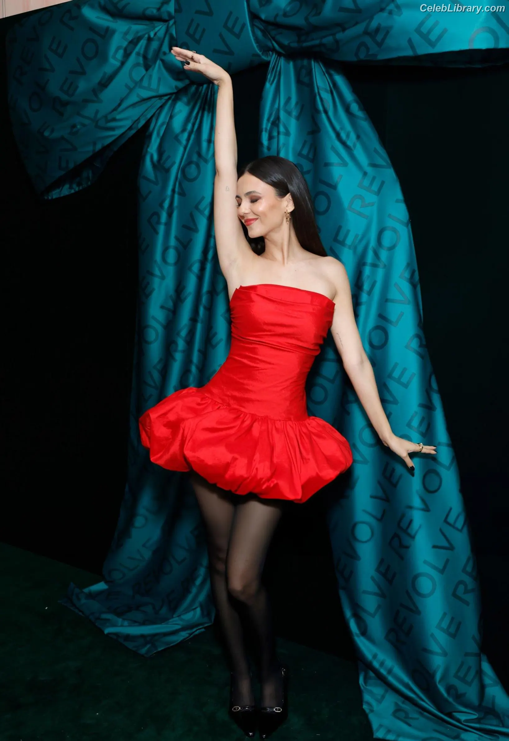 Victoria Justice photo 6 of 3456