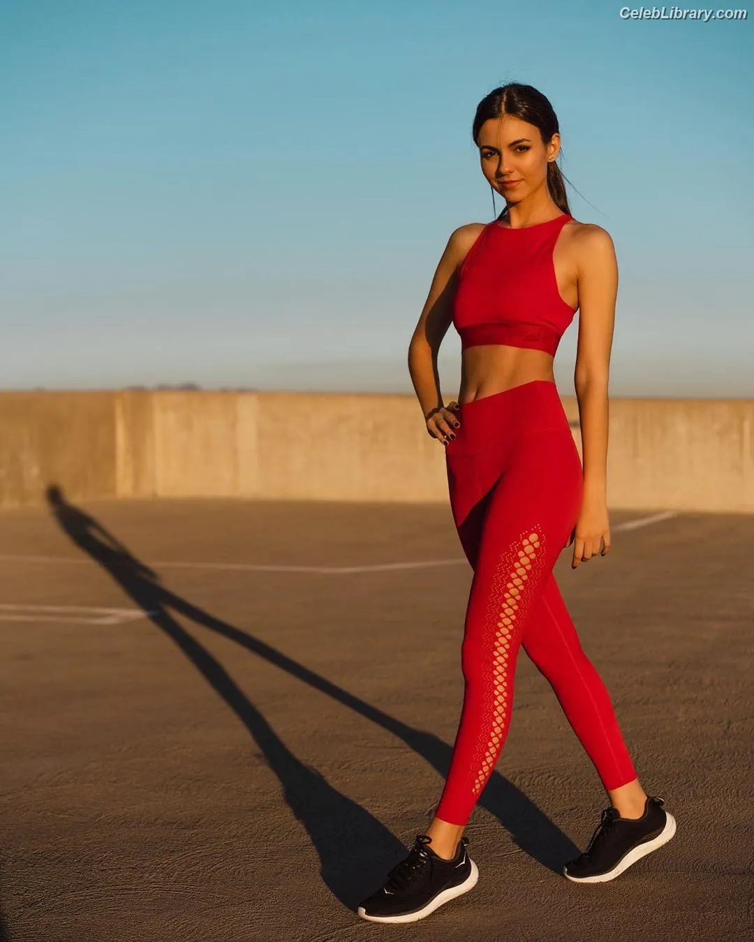 Victoria Justice photo 18 of 3456