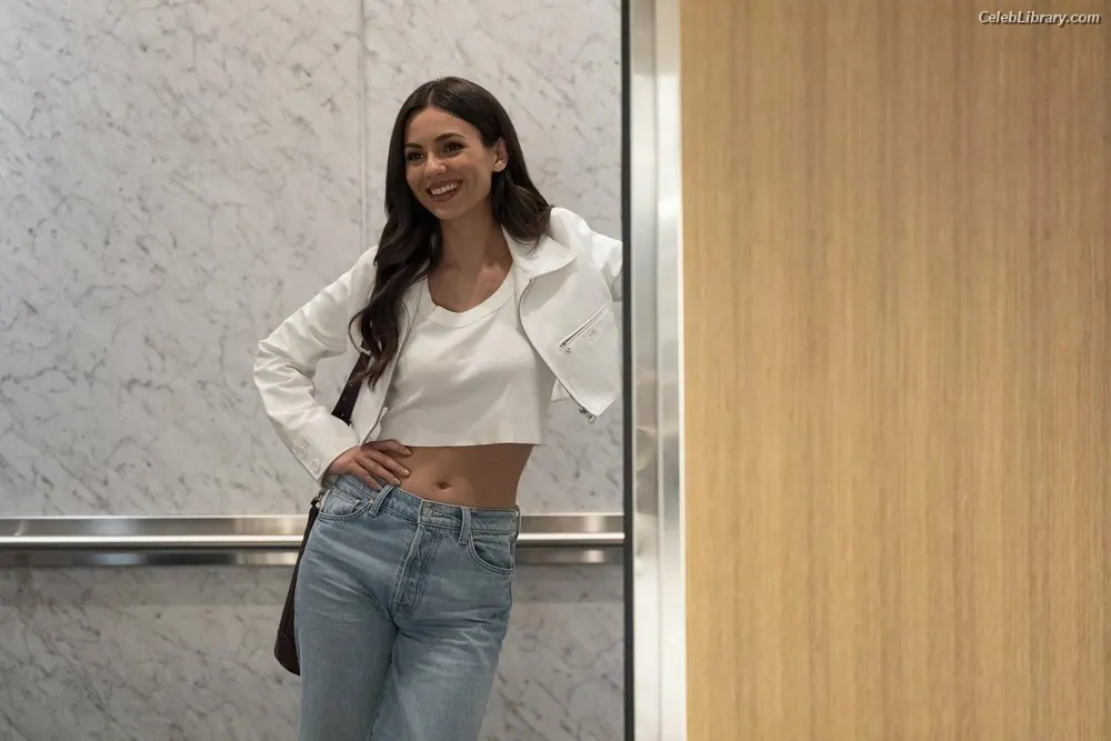 Victoria Justice photo 10 of 3456