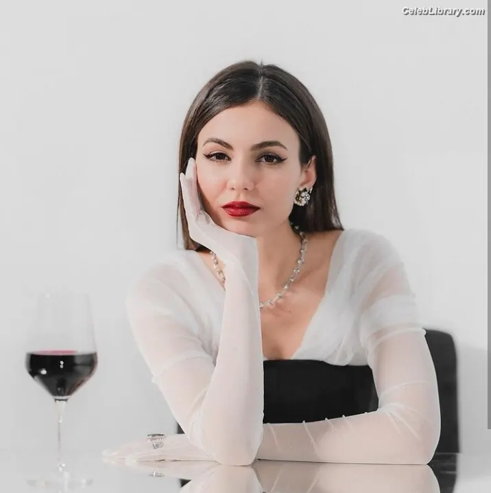 Victoria Justice photo 21 of 3456