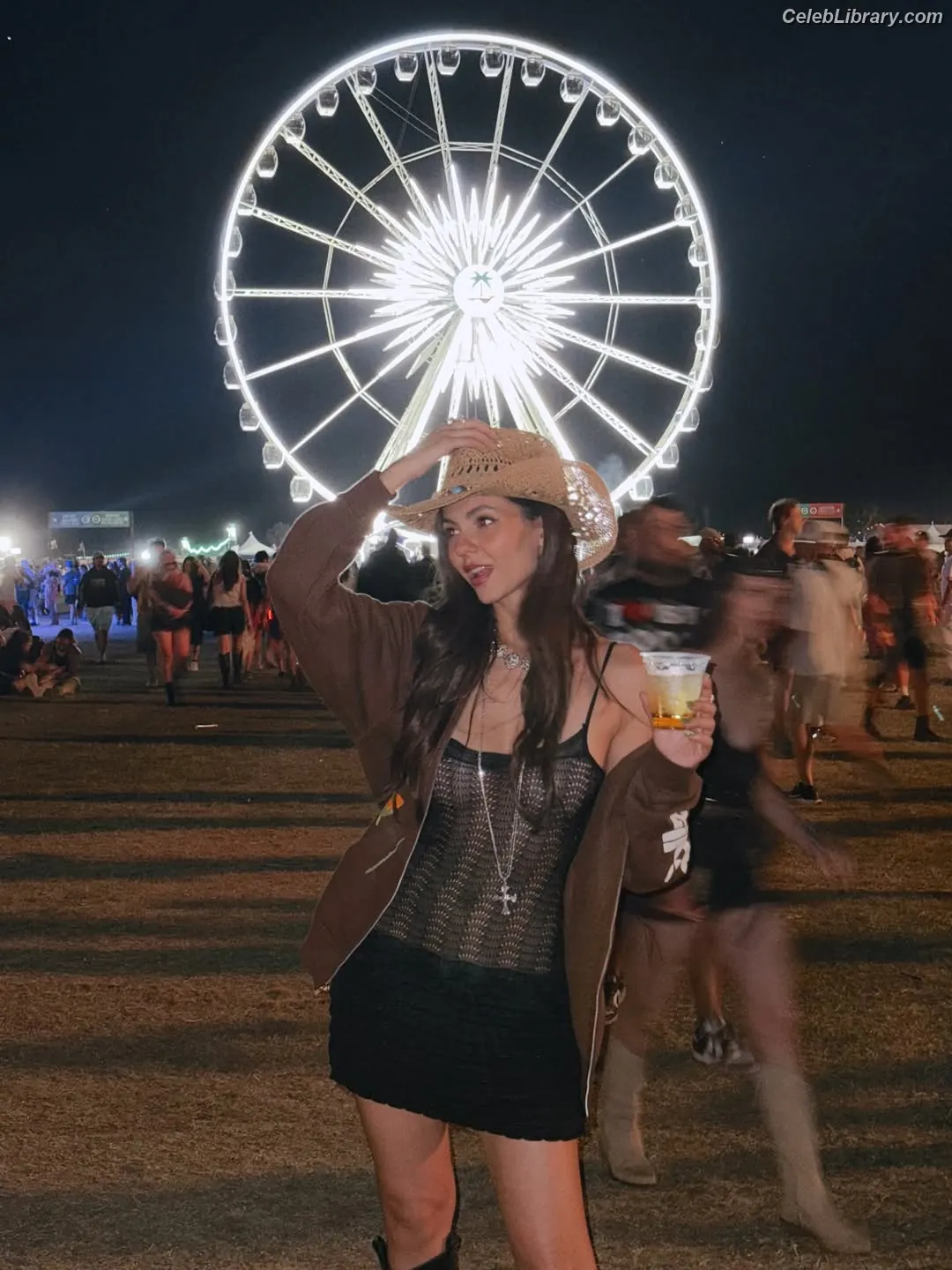 Victoria Justice photo 20 of 3456